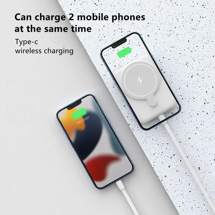 batterie externe magnétique iphone connecté par câble micro usb qui recharge un téléphone portable et un autre par recharge qi