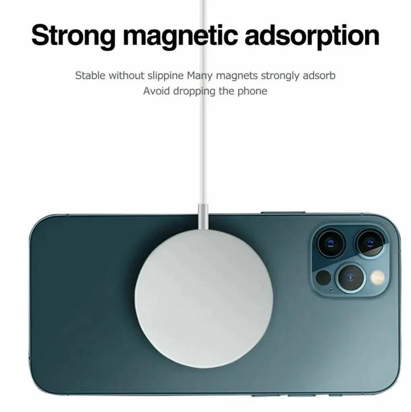 chargeur aimanté iPhone Samsung sur le dos d'un iPhone bleu verticale tenu par la force des aimants